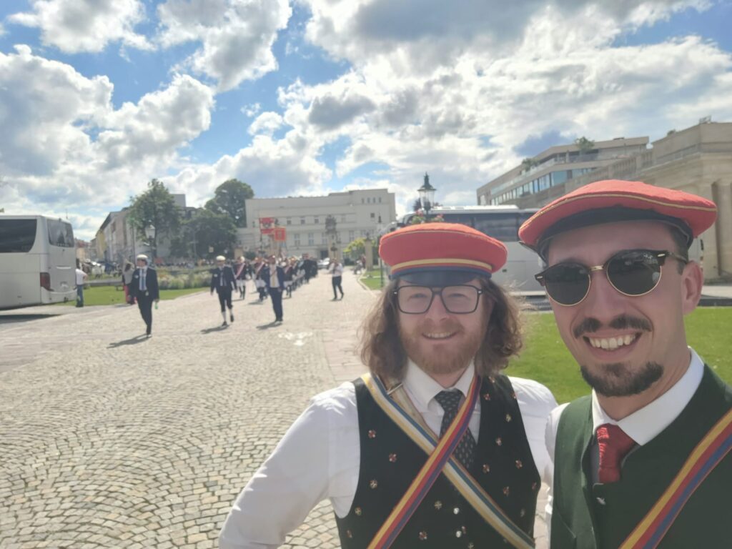 X und PhilX strahlend bei strahlendem Wetter